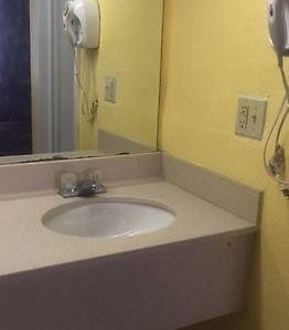 Palmetto Inn And Suites